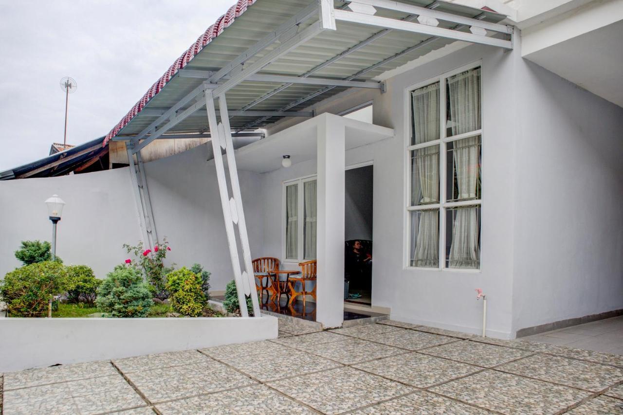 Oyo 3690 Wisma Yani Syariah Padang (Sumatra) Exterior foto